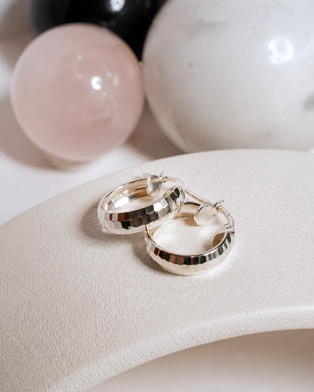 Producción fotográfica de joyería para De La Mancha Joyería